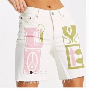 Levi’s Shorts 501 LOVE White Denim Jean size 25 NWT